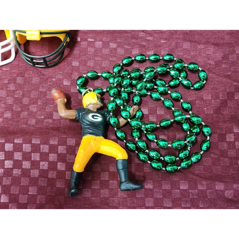 Green Bay Packers NFL Lot Of 16 Keychain, Necklace And Mini Helmet